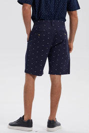 Bermuda Hombre Chino Azul Marino con pequeños motivos blancos
