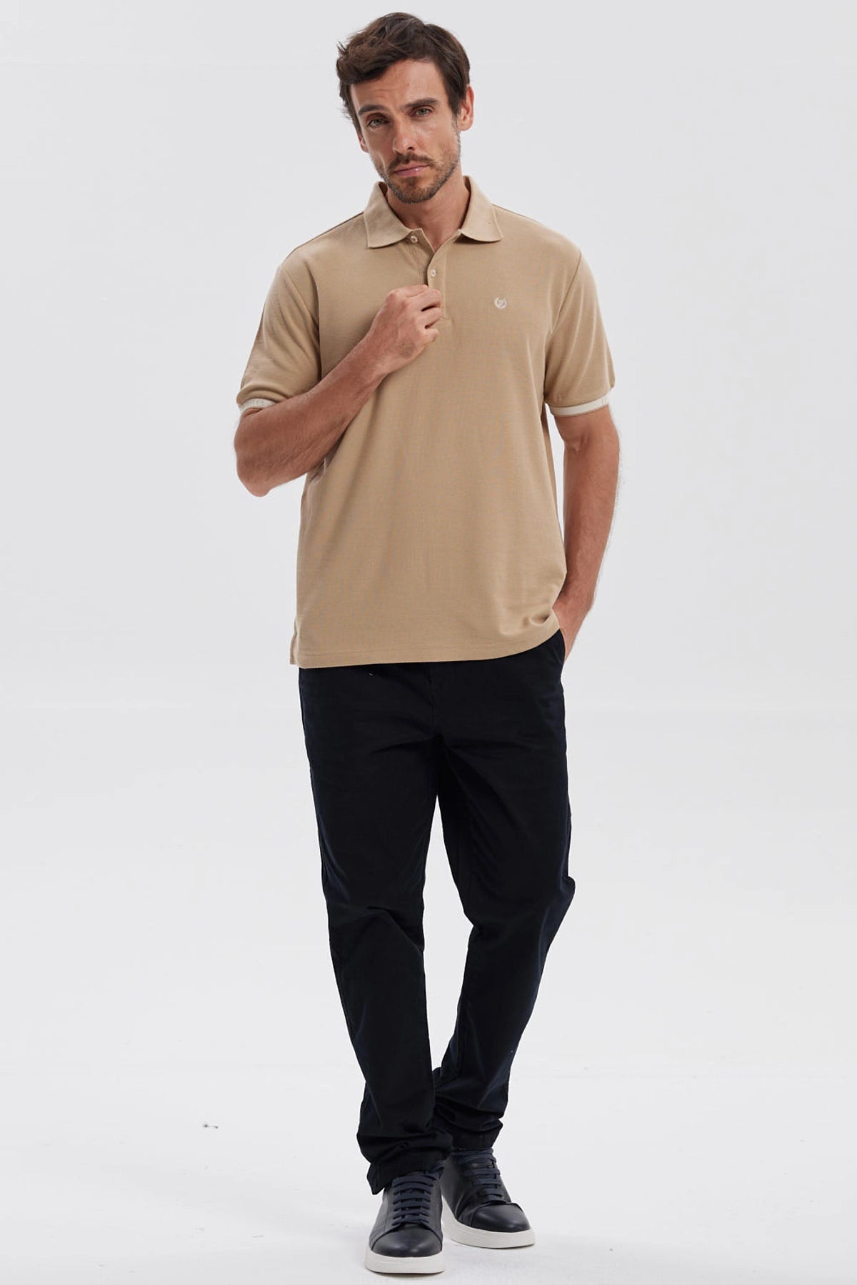 Polera Hombre Lisa Caqui