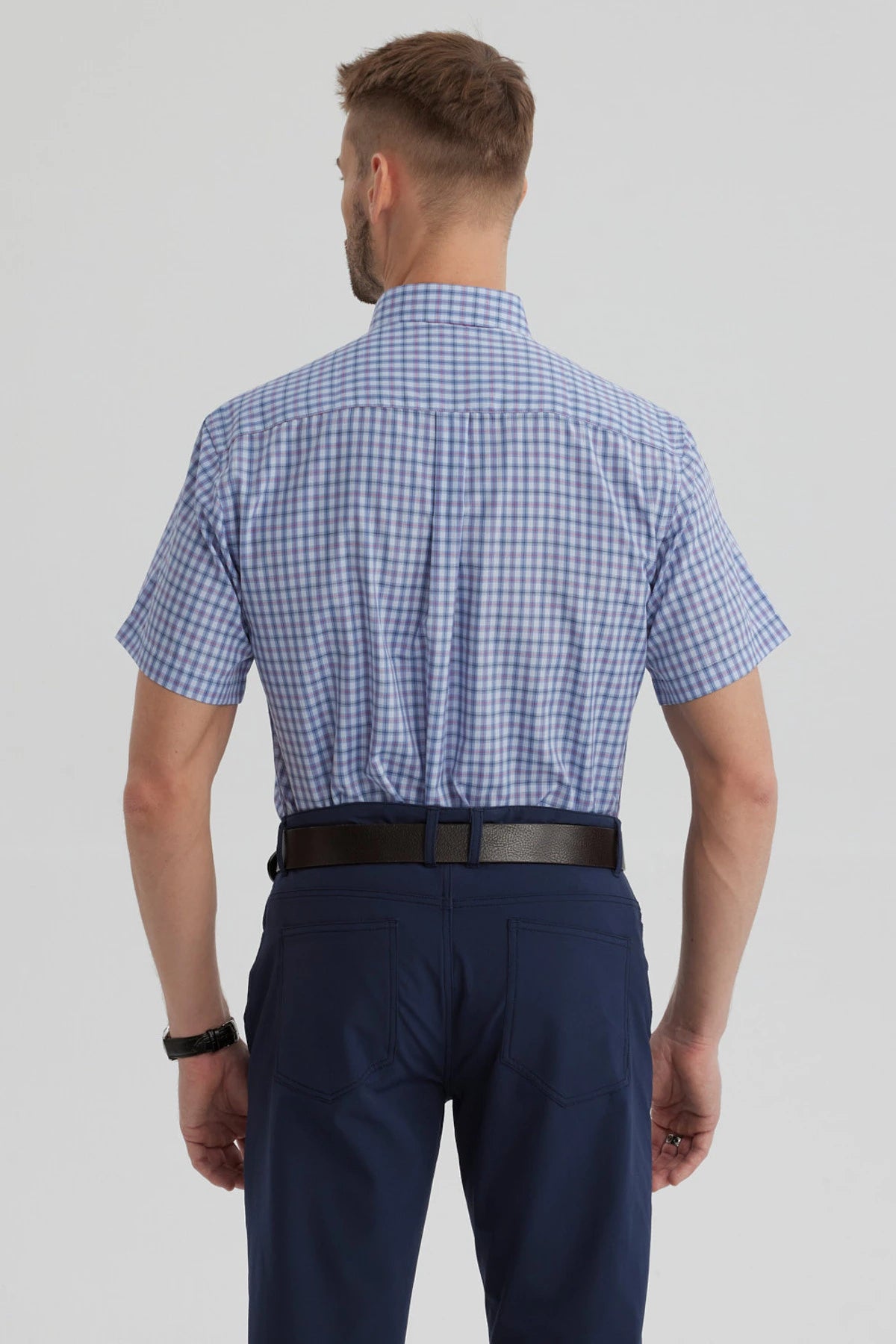 Camisa azul denim de hombre con estampado de cuadros pequeños en tonos azules y blancos sin bolsillo visible