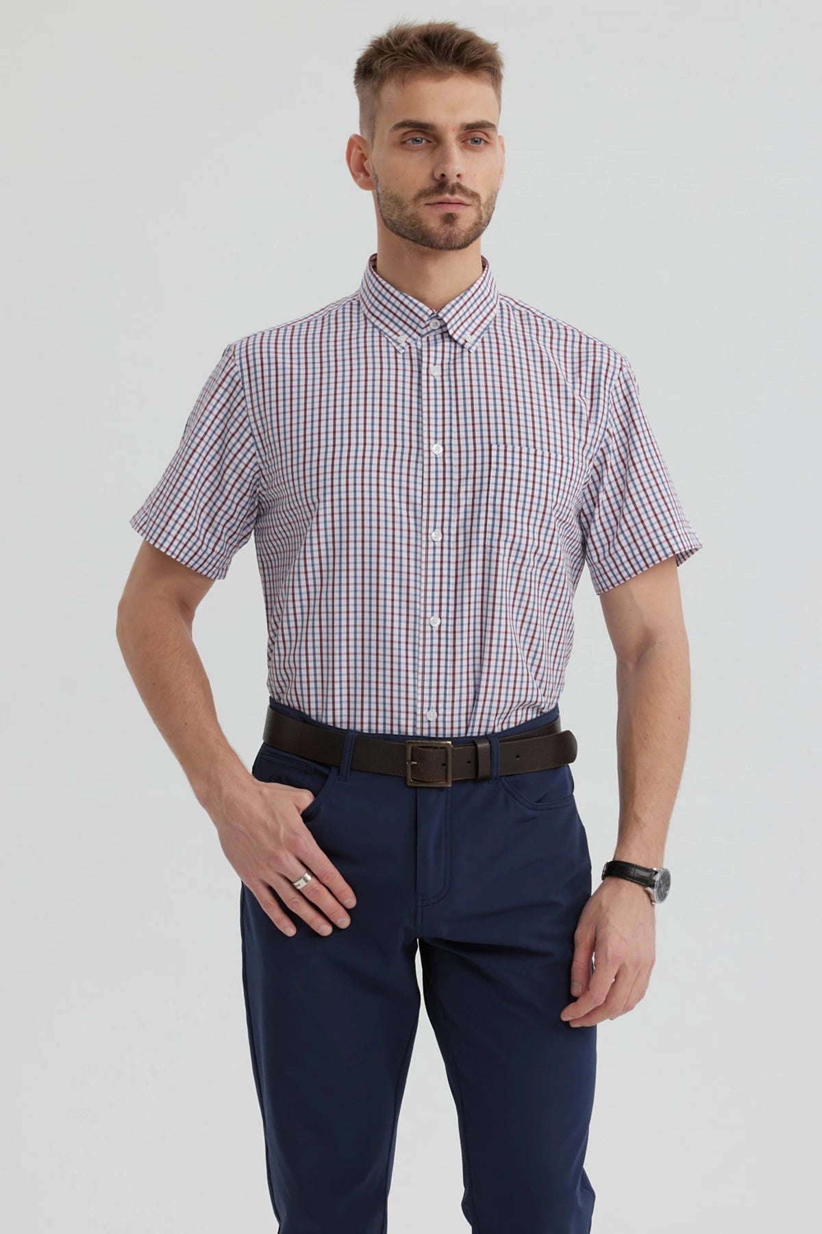 Camisa de hombre a cuadros rojos y blancos manga corta diseño clásico sin estampa