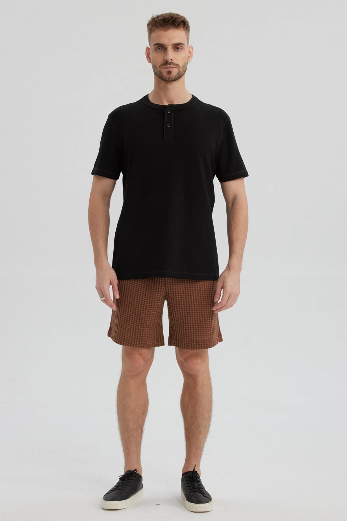 Polera Hombre Tres Botones Negro