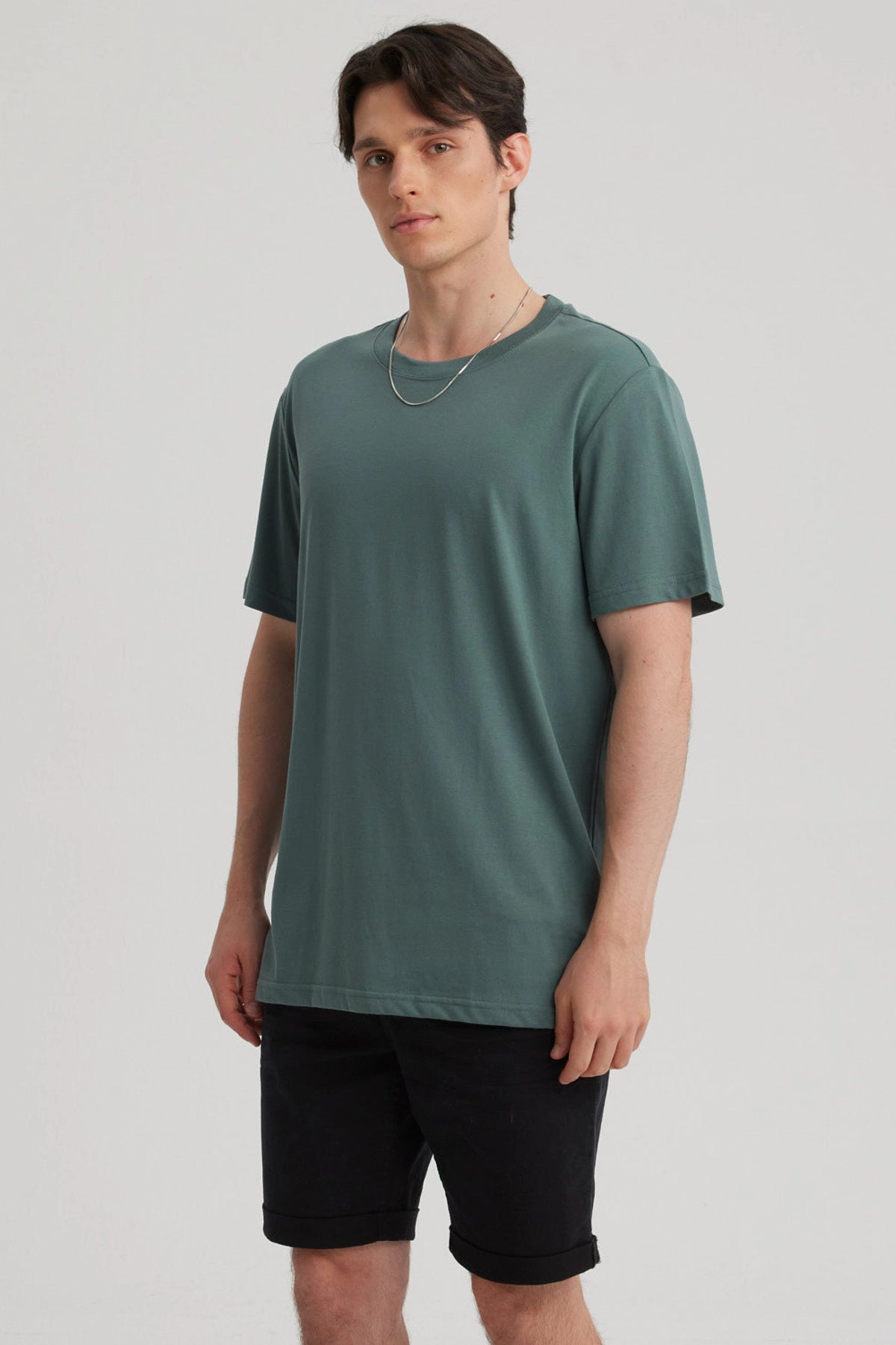 Polera Hombre Long Fit Básica Verde Pino