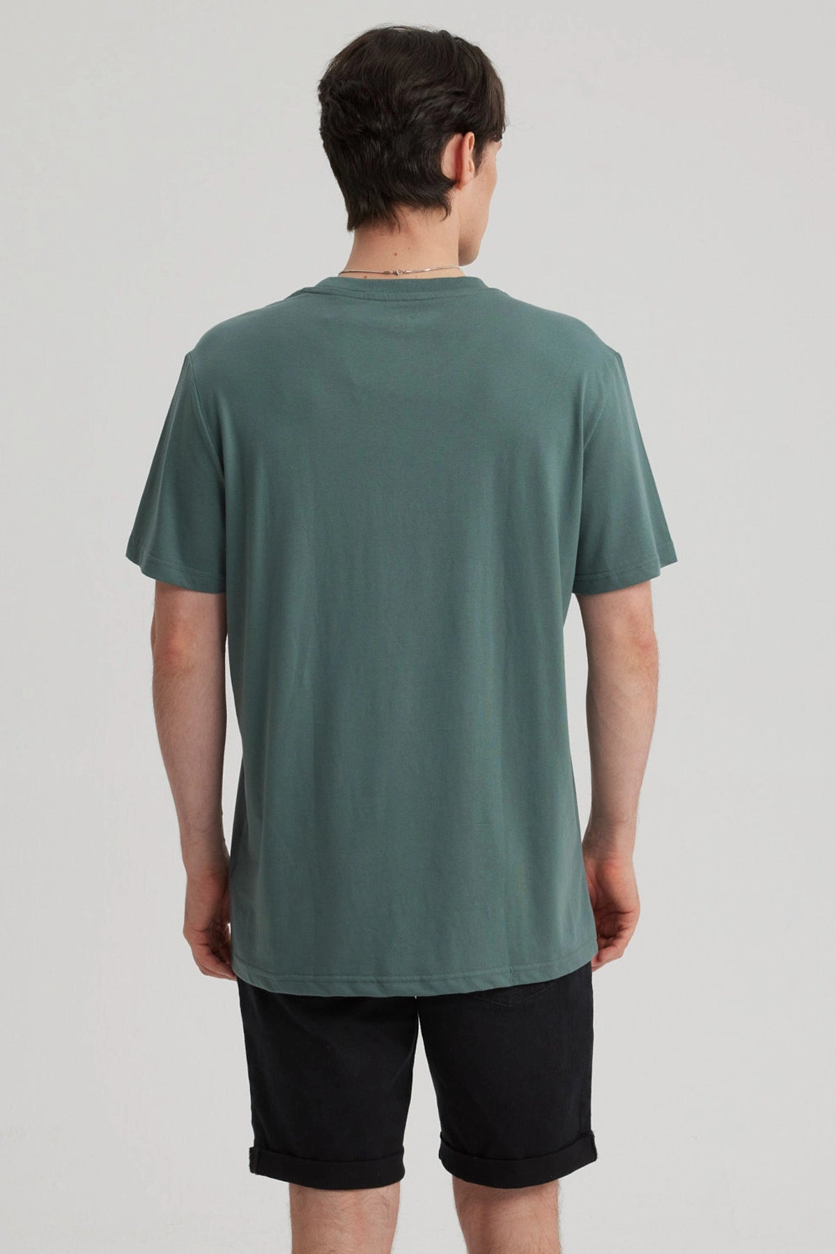 Polera Hombre Long Fit Básica Verde Pino