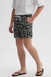 Short de Baño Hombre Print Texto Negro