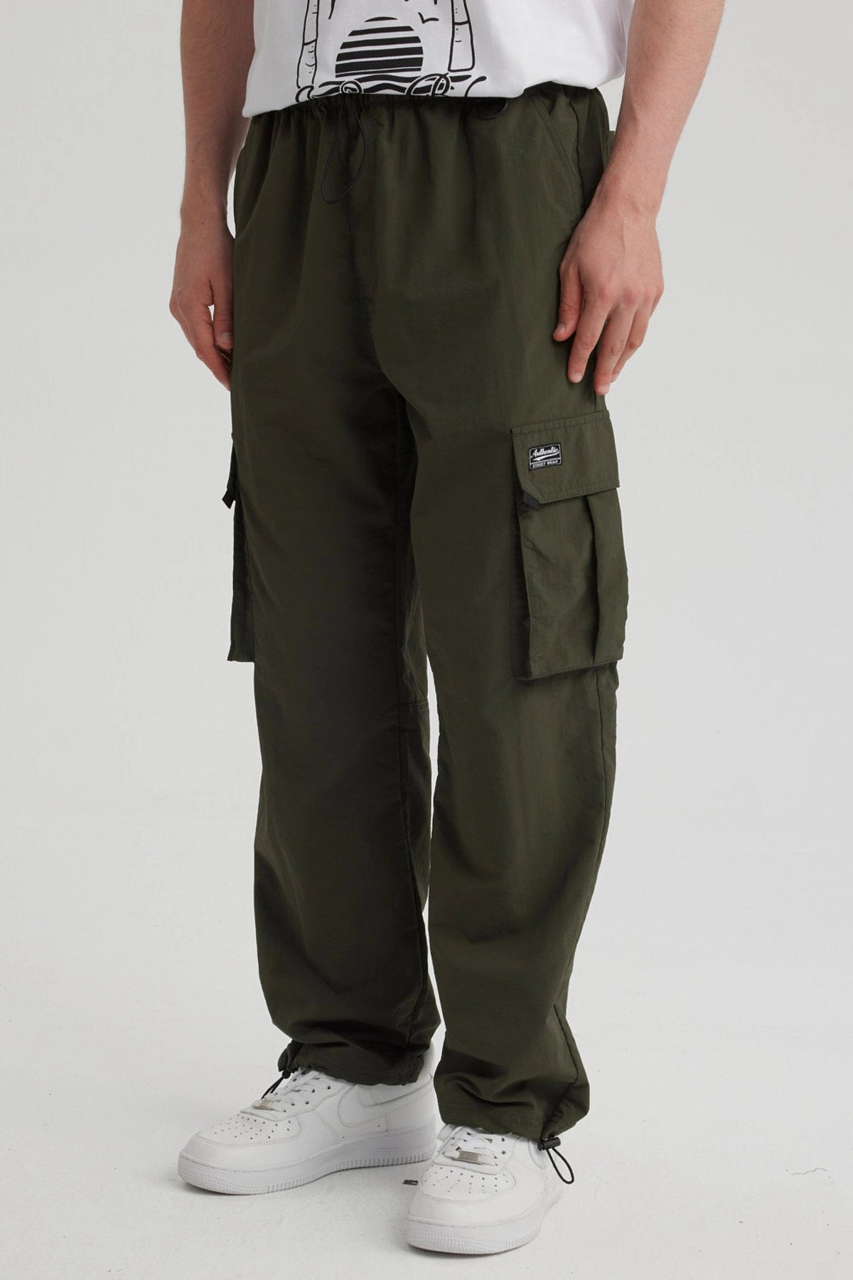 Pantalón Hombre Cargo Parachute Verde Militar