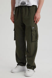 Pantalón Hombre Cargo Parachute Verde Militar
