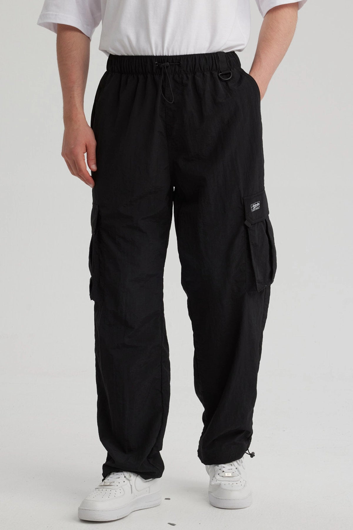 Pantalón Hombre Cargo Parachute Negro