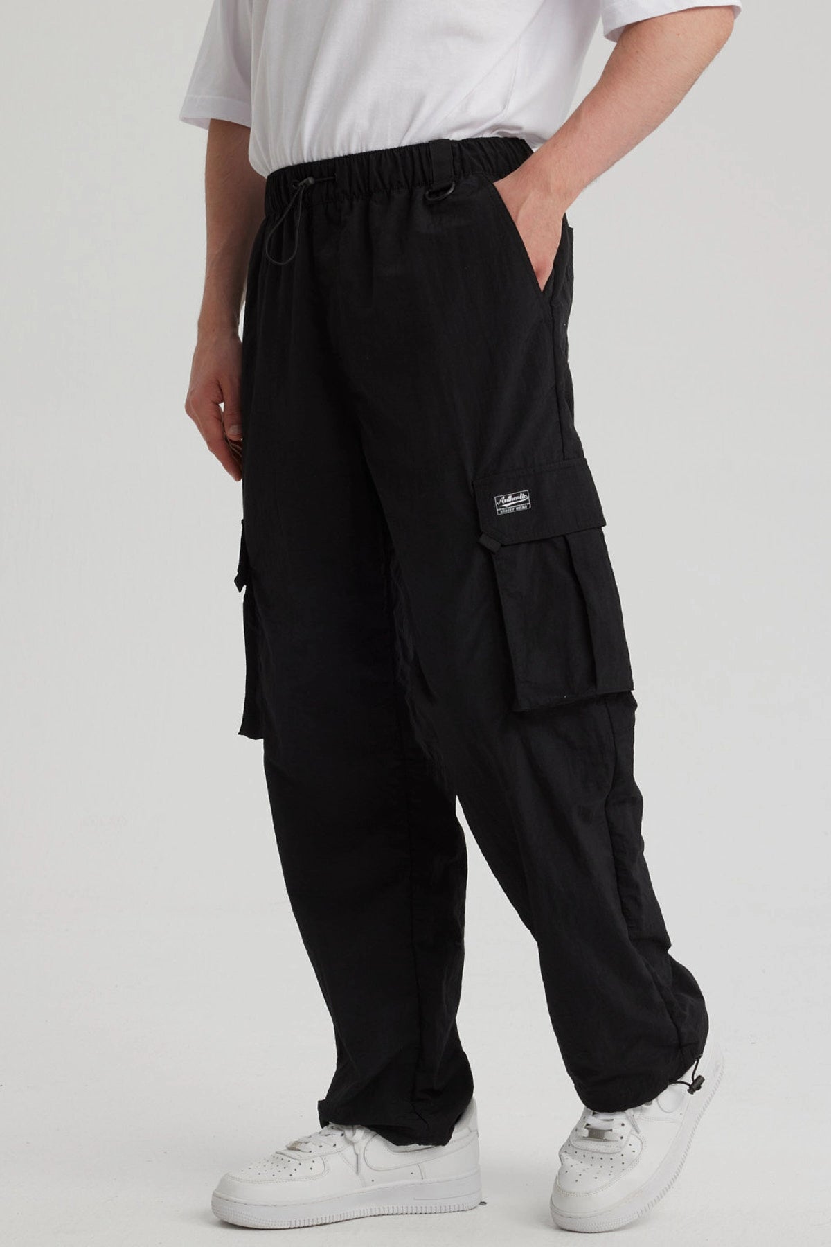 Pantalón Hombre Cargo Parachute Negro