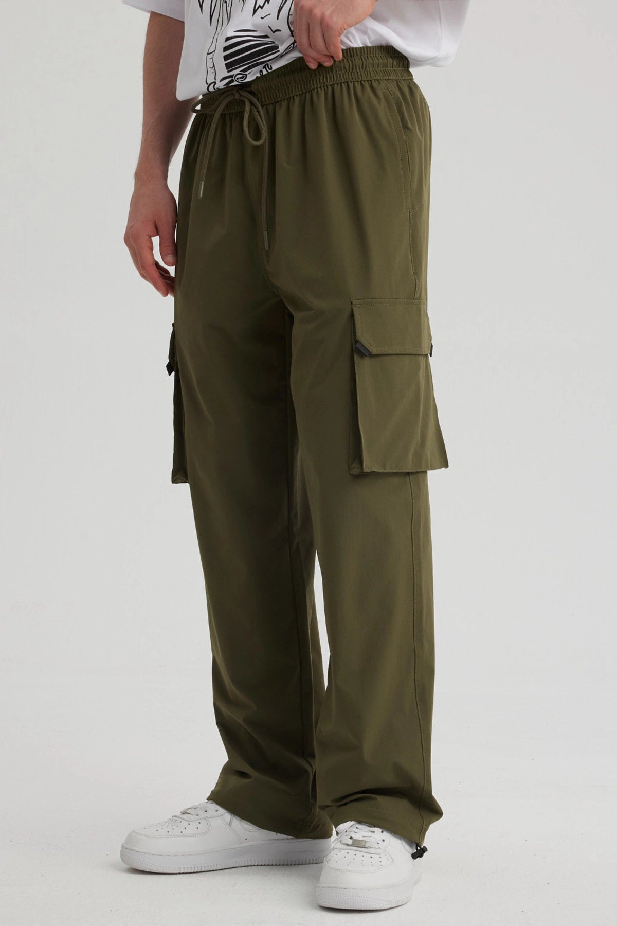 Pantalón Hombre Cargo Parachute Verde Militar