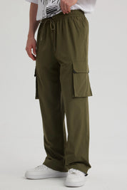 Pantalón Hombre Cargo Parachute Verde Militar