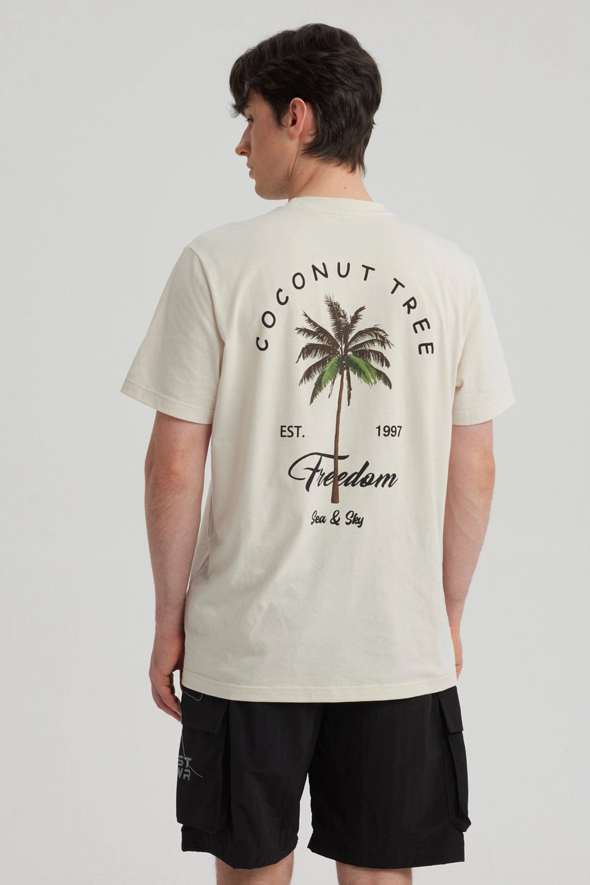 Polera Hombre Print Beach Crema
