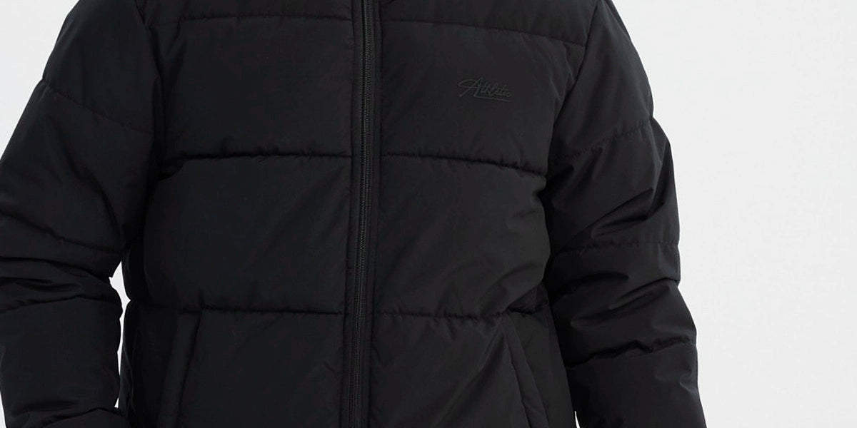 Parka negra para hombre con diseño reversible y corte slim sin estampa lisa y acolchada