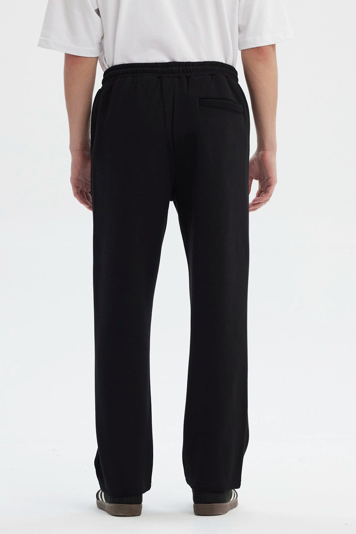 Pantalón Buzo Hombre Calce Recto Negro