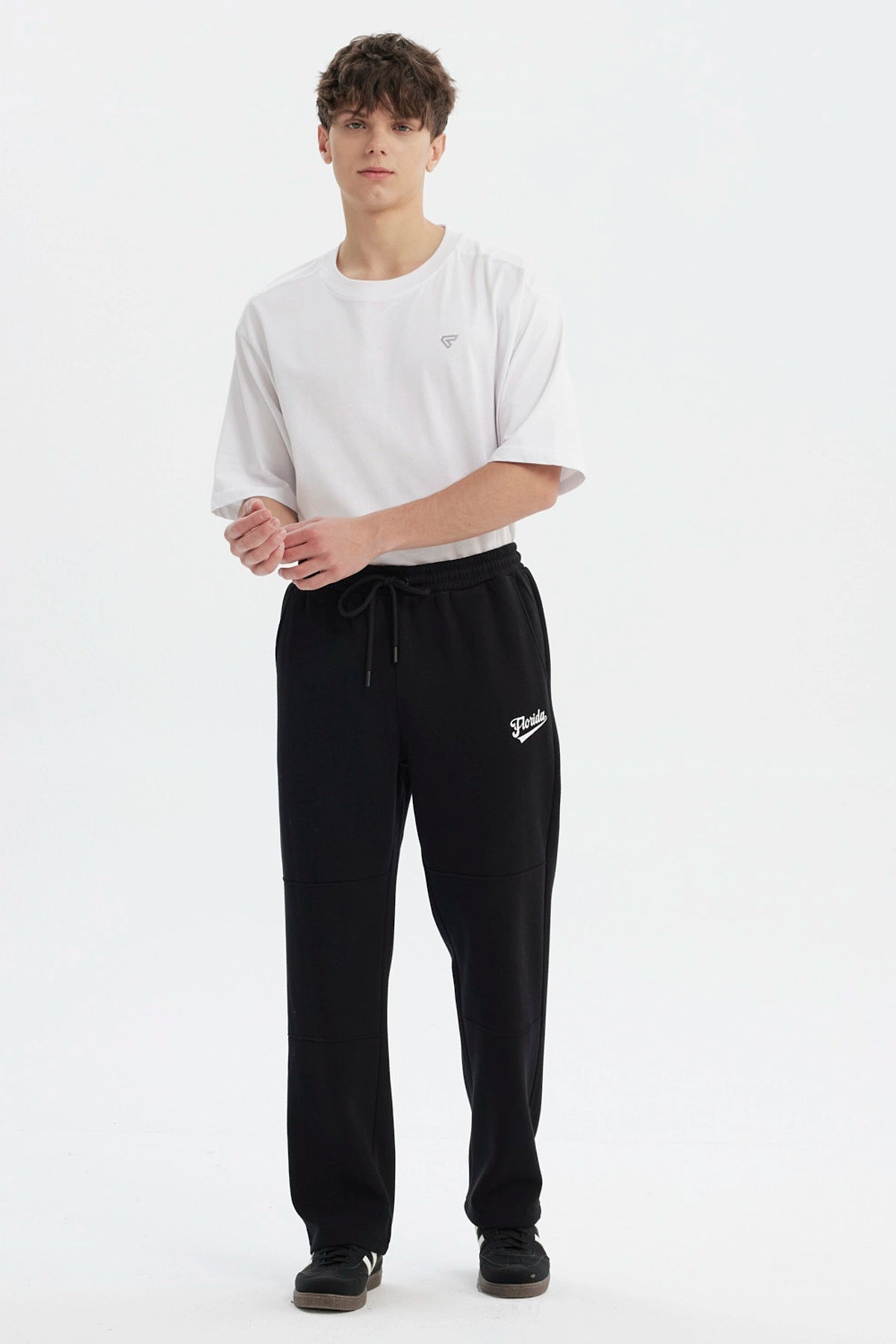 Pantalón Buzo Hombre Calce Recto Negro