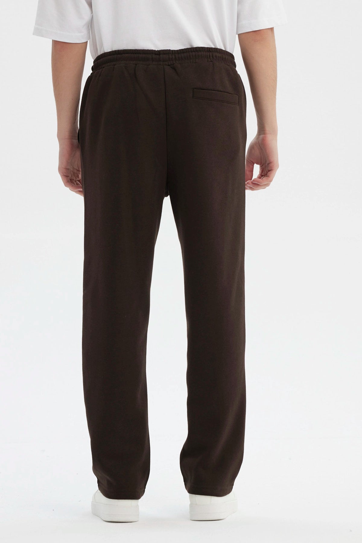 Pantalón Buzo Hombre Calce Recto Chocolate