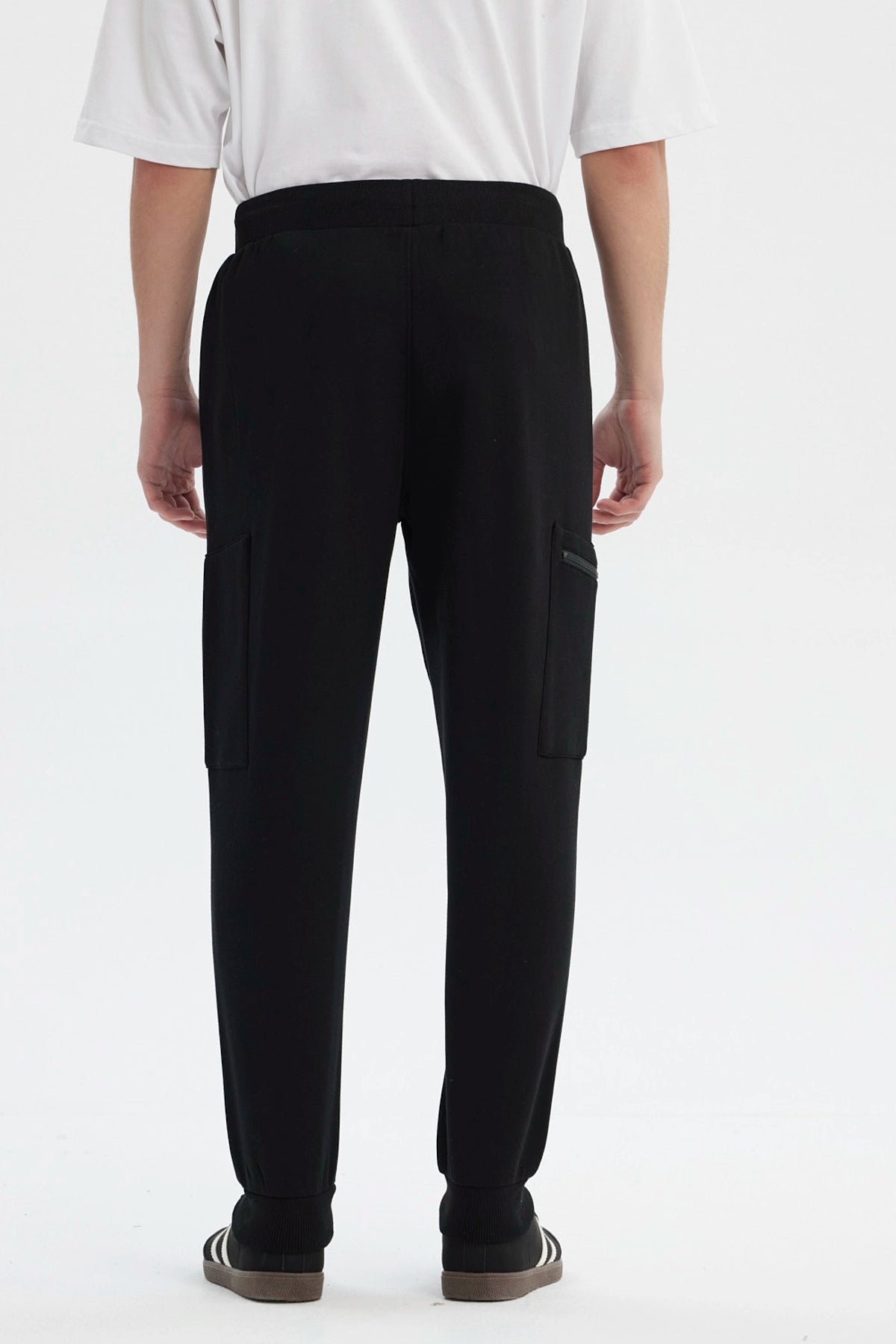 Pantalón Buzo Hombre Pitillo Negro