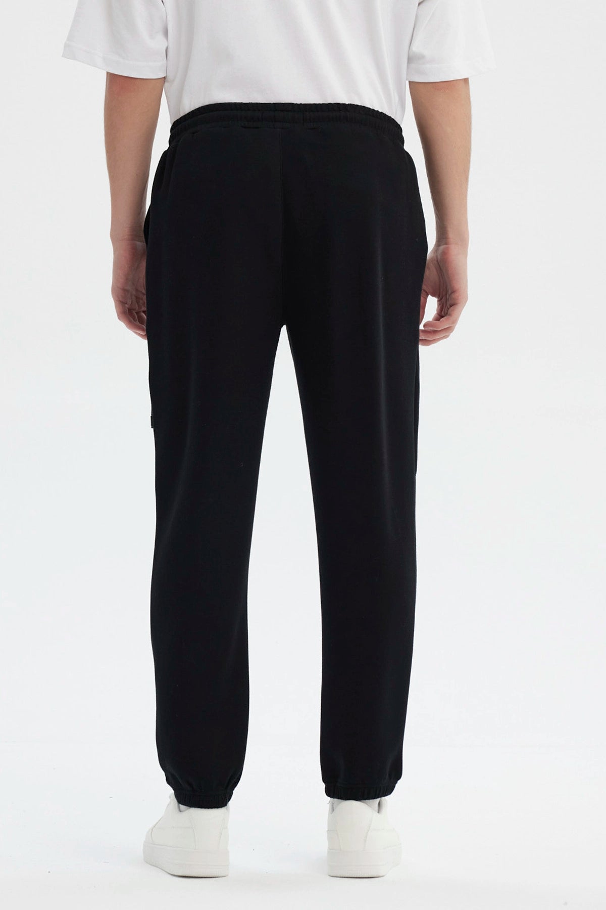 Pantalón Buzo Hombre Pitillo Negro