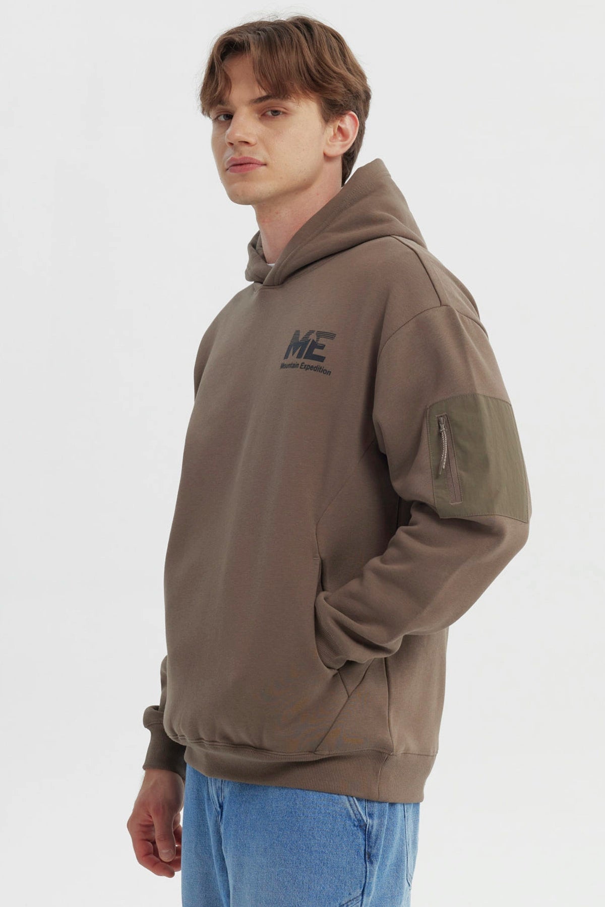 Polerón Hombre Slim Con Gorro Marron