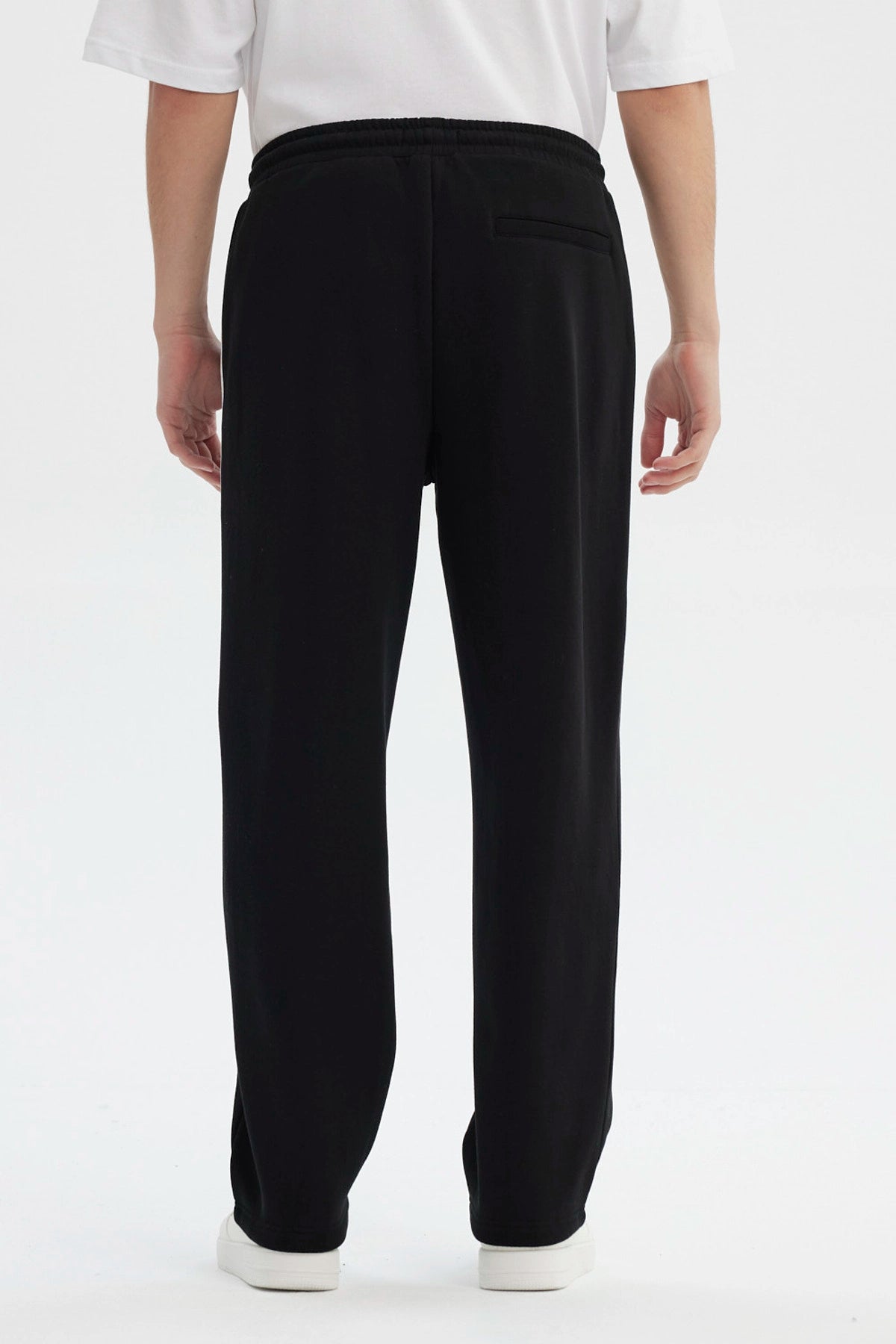 Pantalón Buzo Hombre Calce Recto Negro