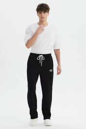 Pantalón Buzo Hombre Calce Recto Negro