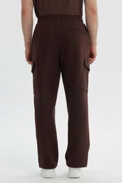 Pantalón Buzo Hombre Calce Recto Chocolate