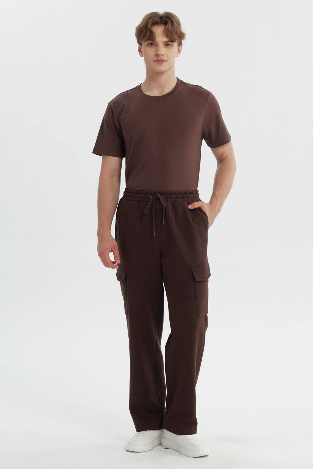 Pantalón Buzo Hombre Calce Recto Chocolate