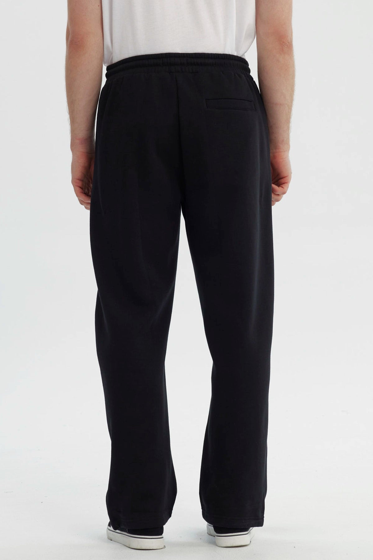 Pantalón Buzo Hombre Calce Recto Negro
