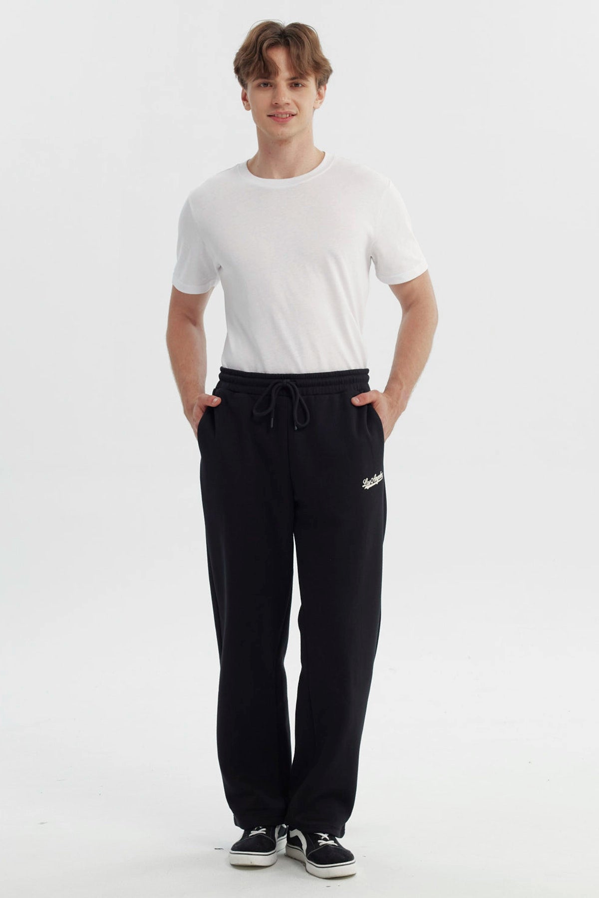 Pantalón Buzo Hombre Calce Recto Negro