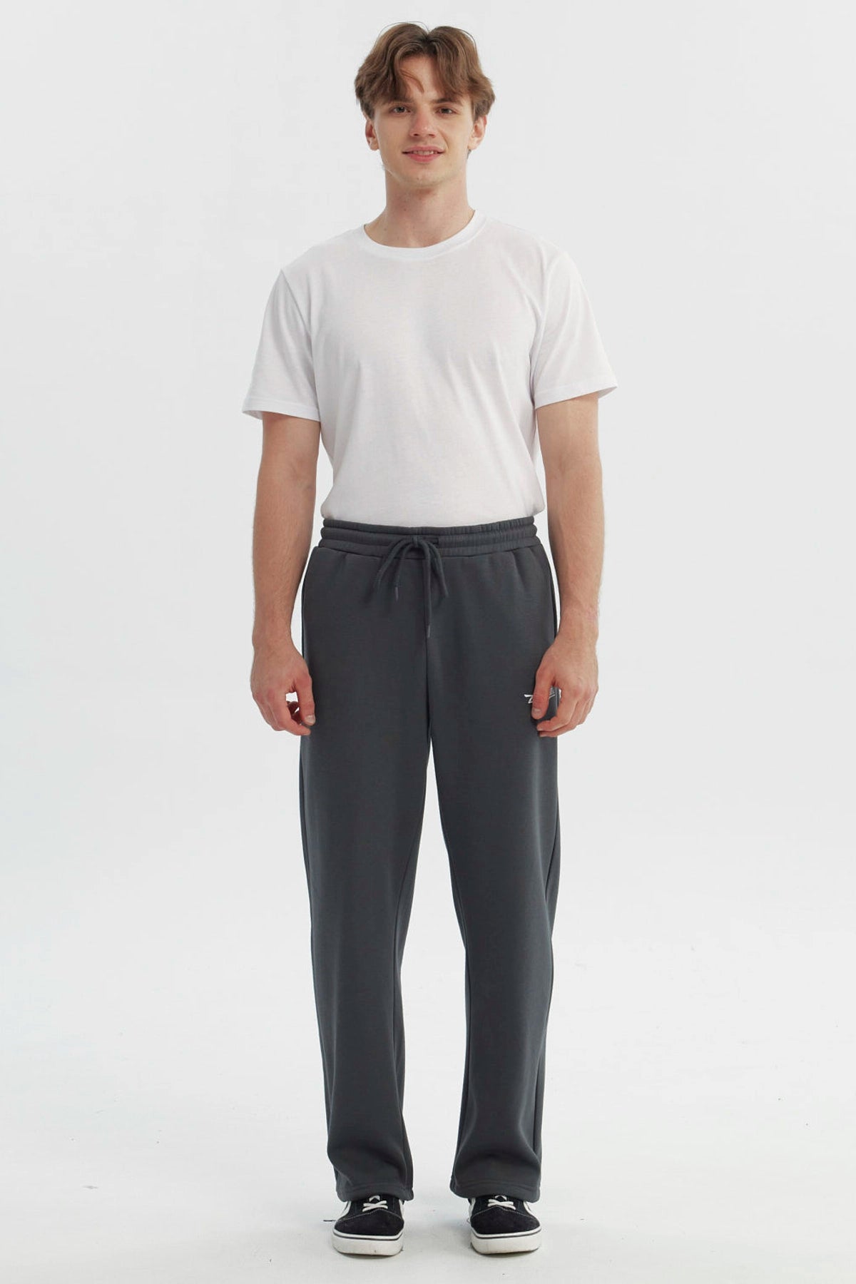 Pantalón Buzo Hombre Calce Recto Gris Oscuro