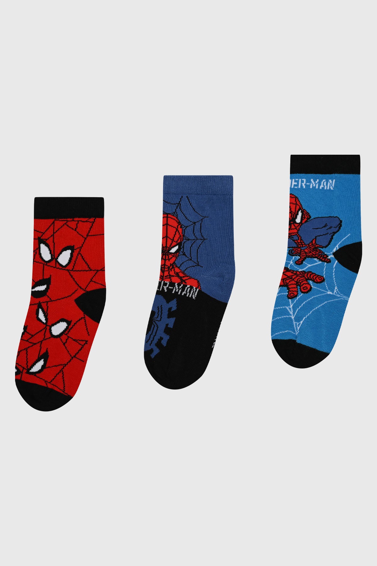 Tres calcetines niño Spiderman en azul con estampas de Spiderman en diferentes poses gráficos y detalles de telarañas