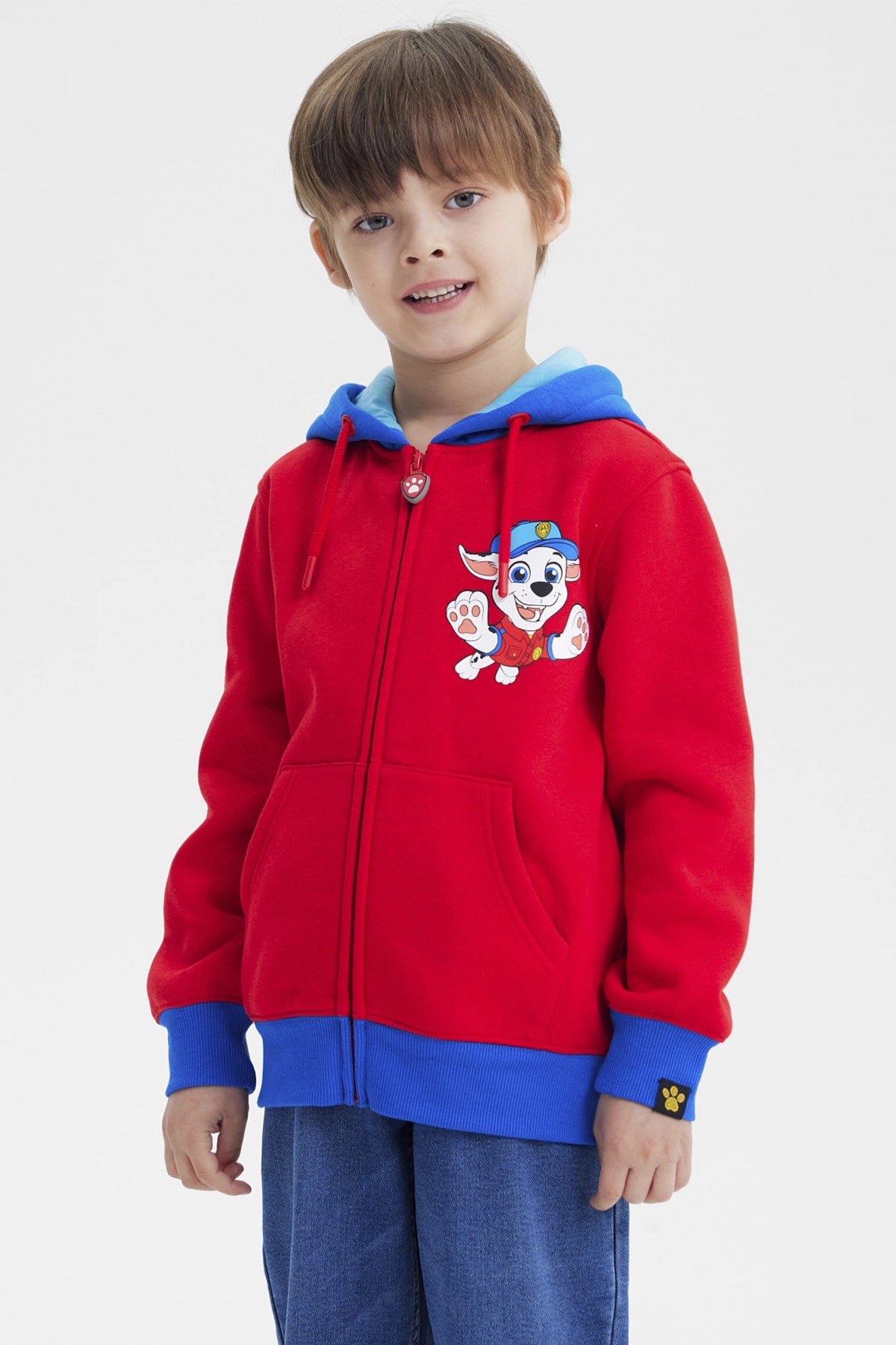 Polerón rojo para niño con capucha azul Paw Patrol estampado frontal Chase en estilo caricatura alegre