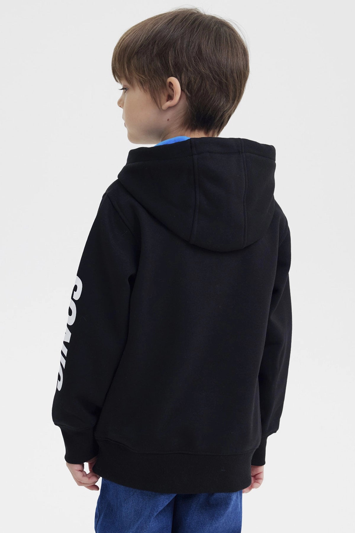 Polerón negro para niño con capucha y estampado grande de Sonic y Tails en el frente estilo dibujo animado