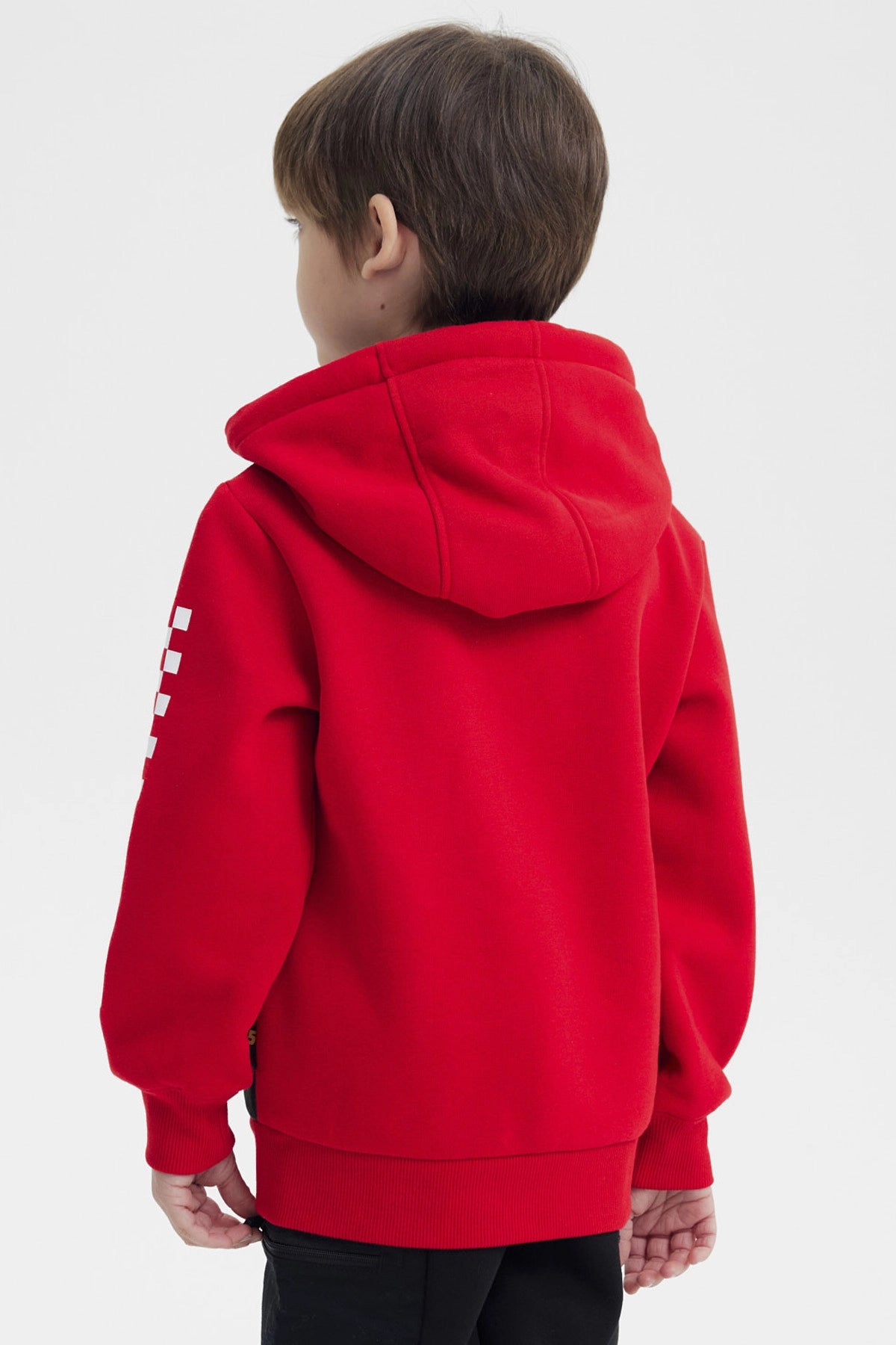 Polerón rojo para niño con capucha y estampado de auto animado en el frente estilo Cars