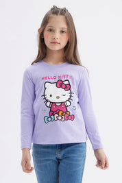 Polera niña lila con Hello Kitty en el frente con moños de colores y texto Hello Kitty en estilo gráfico animado