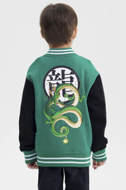 Polerón niño verde estilo varsity con mangas negras y bordado de Dragon Ball Z en el pecho