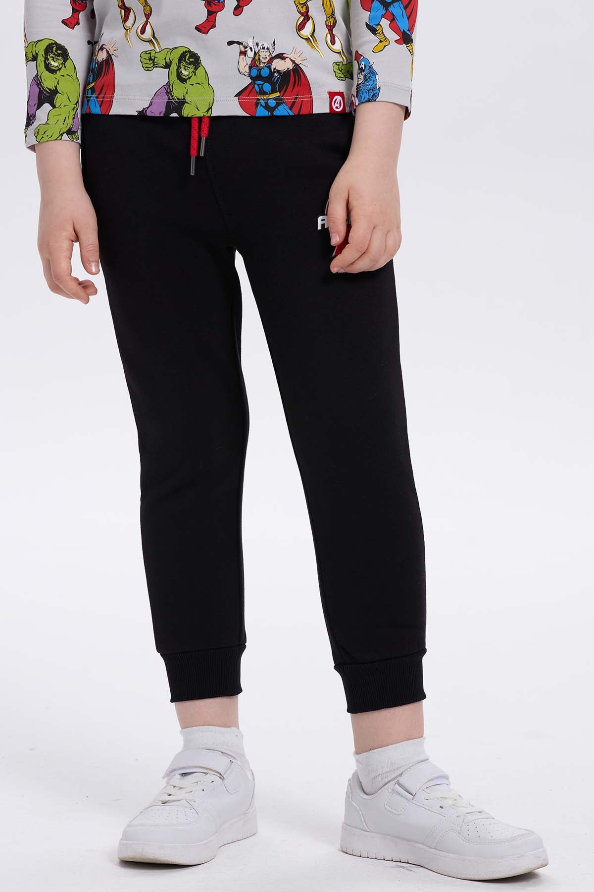 Pantalón buzo niño jogger Avenger negro