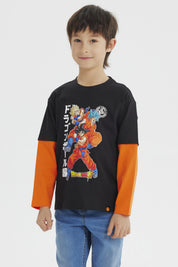 Polera negra para niño con estampa grande de Dragon Ball en el frente con Goku y Vegeta estilo anime y mangas naranjas