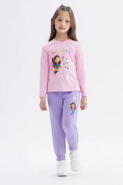 Polera salmón para niña con Gabby's Dollhouse al frente y texto Way to grow en letras coloridas