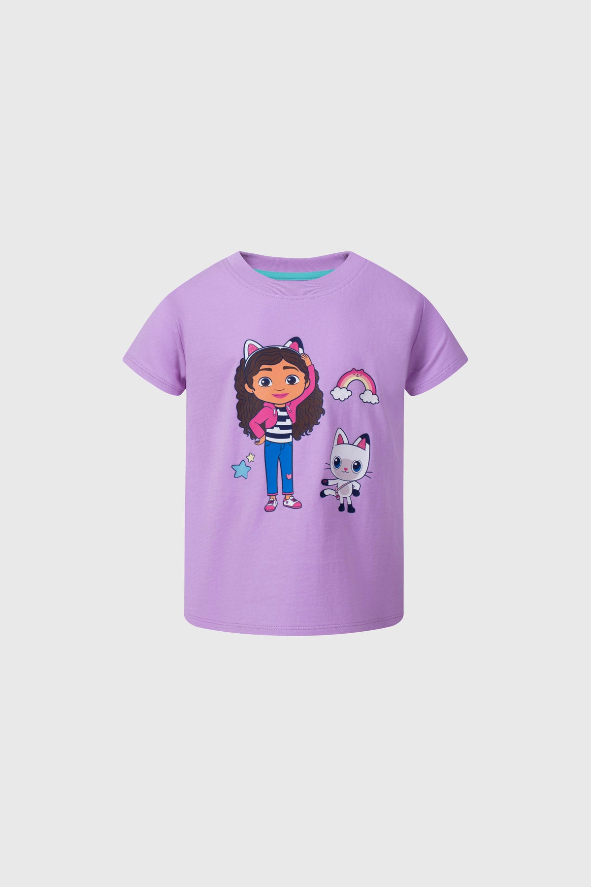 Polera morada con estampado de Gabby's Dollhouse mostrando personajes y arcoíris
