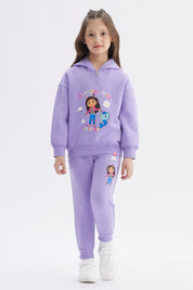 Polerón lila para niña con capucha y cierre medio estampado Gabby's Dollhouse con personajes al frente en estilo animado