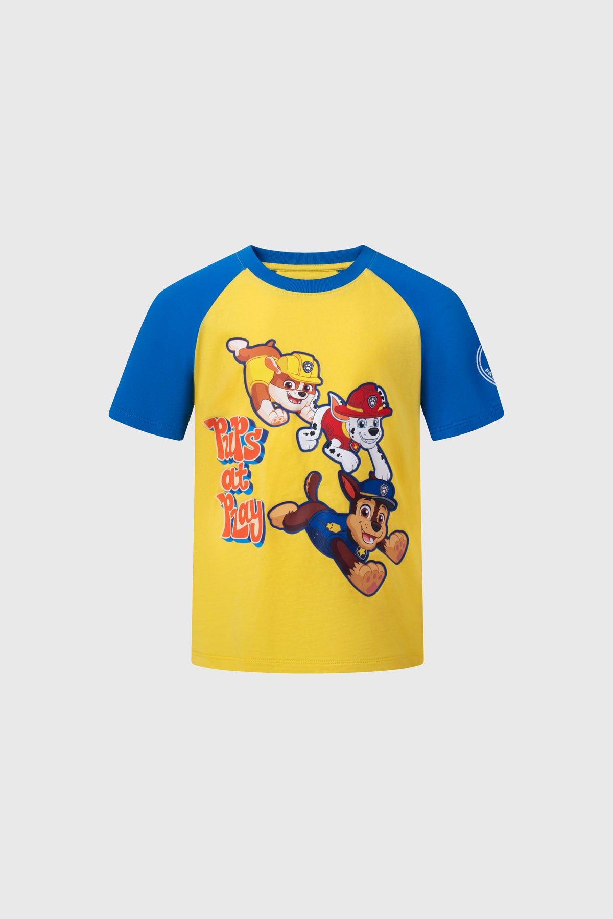 Polera amarilla de niño con mangas azules y personajes de Paw Patrol en el frente