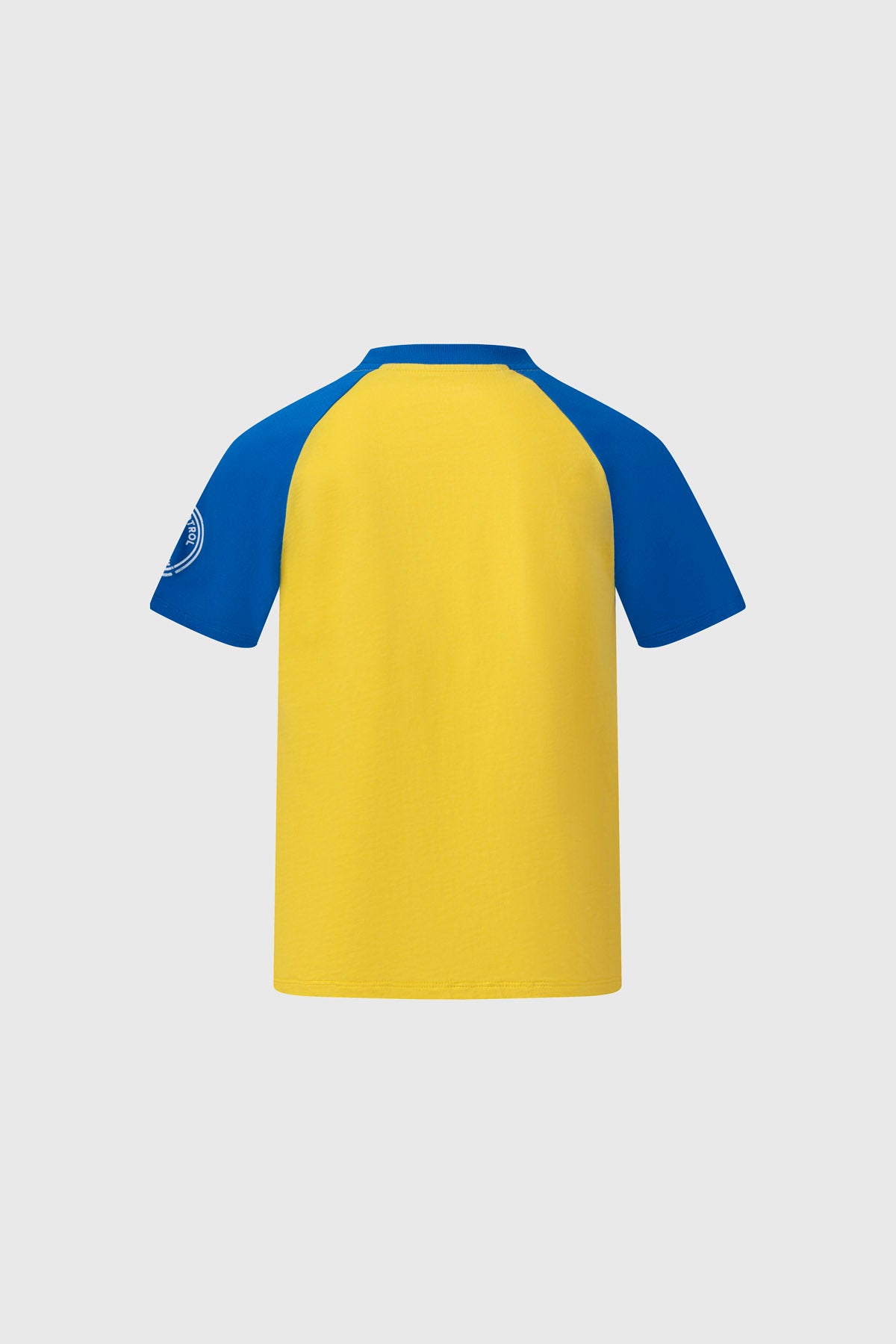 Polera amarilla de niño con mangas azules y personajes de Paw Patrol en el frente