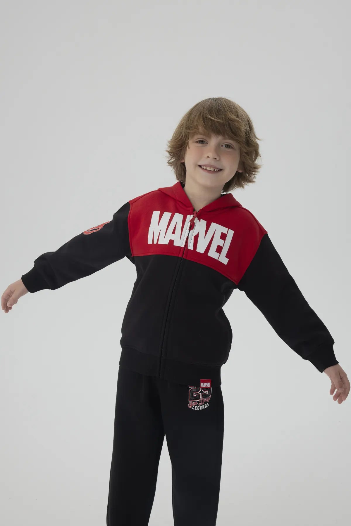 Polerón Niño Avengers Negro