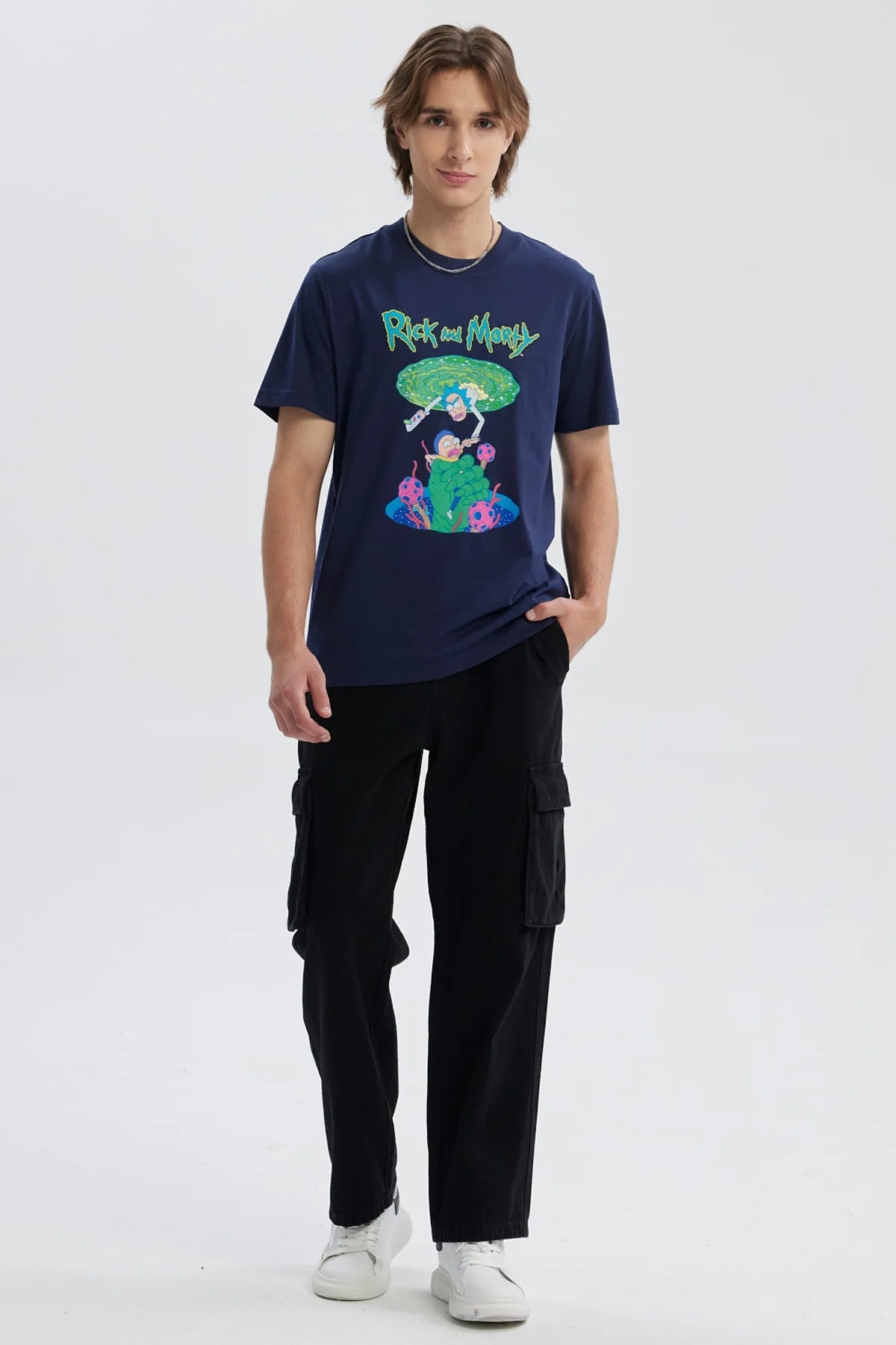 Polera azul marino hombre con estampado de Rick And Morty en el centro