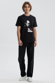 Polera hombre juvenil negro con diseño de El Padrino y logo en blanco y rojo