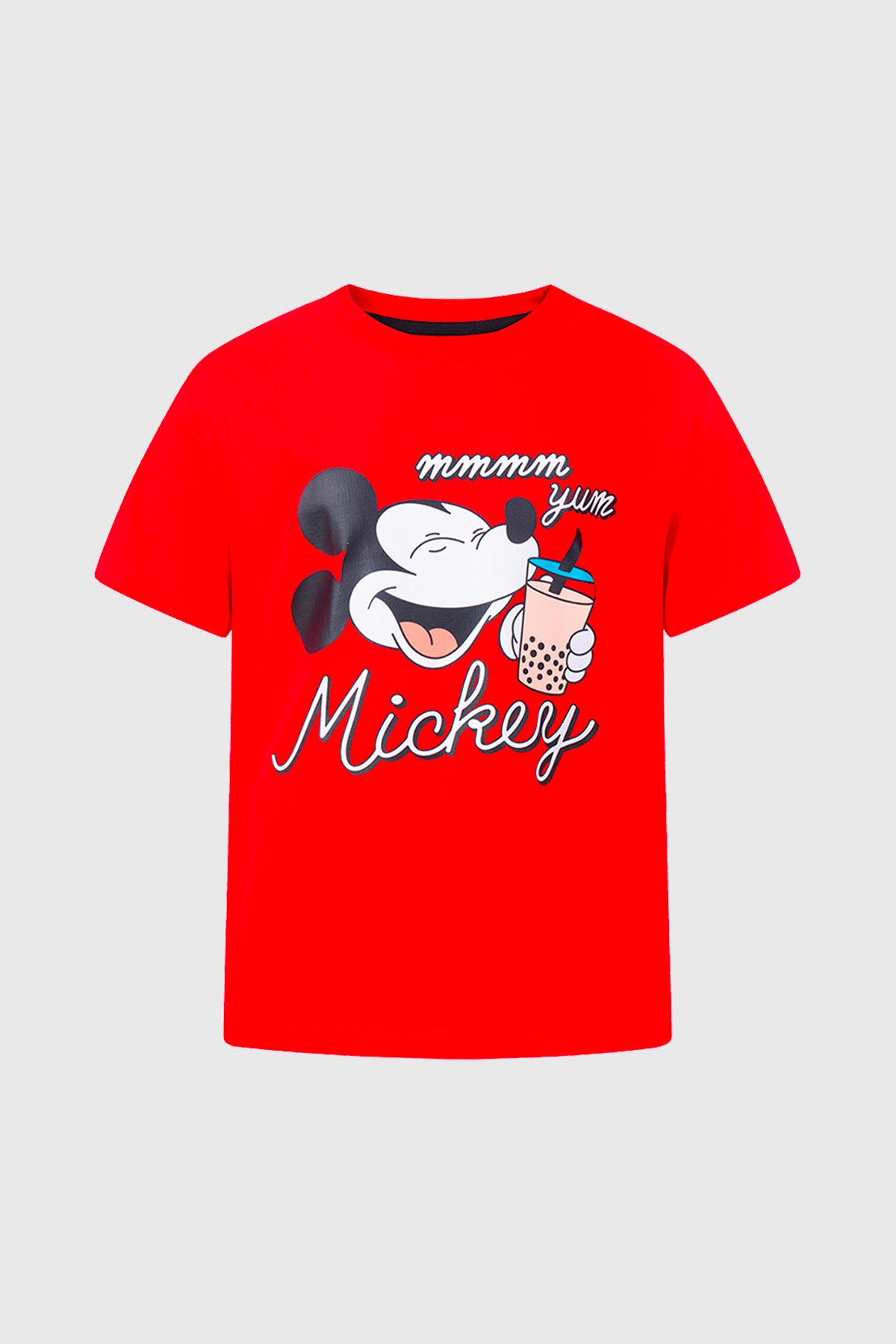 Polera roja de niño con imagen de Mickey Mouse sosteniendo una bebida del universo Disney