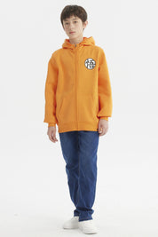 Polerón naranja con cierre completo y capucha para niño diseño de círculo negro con kanji en el pecho izquierdo estilo casual