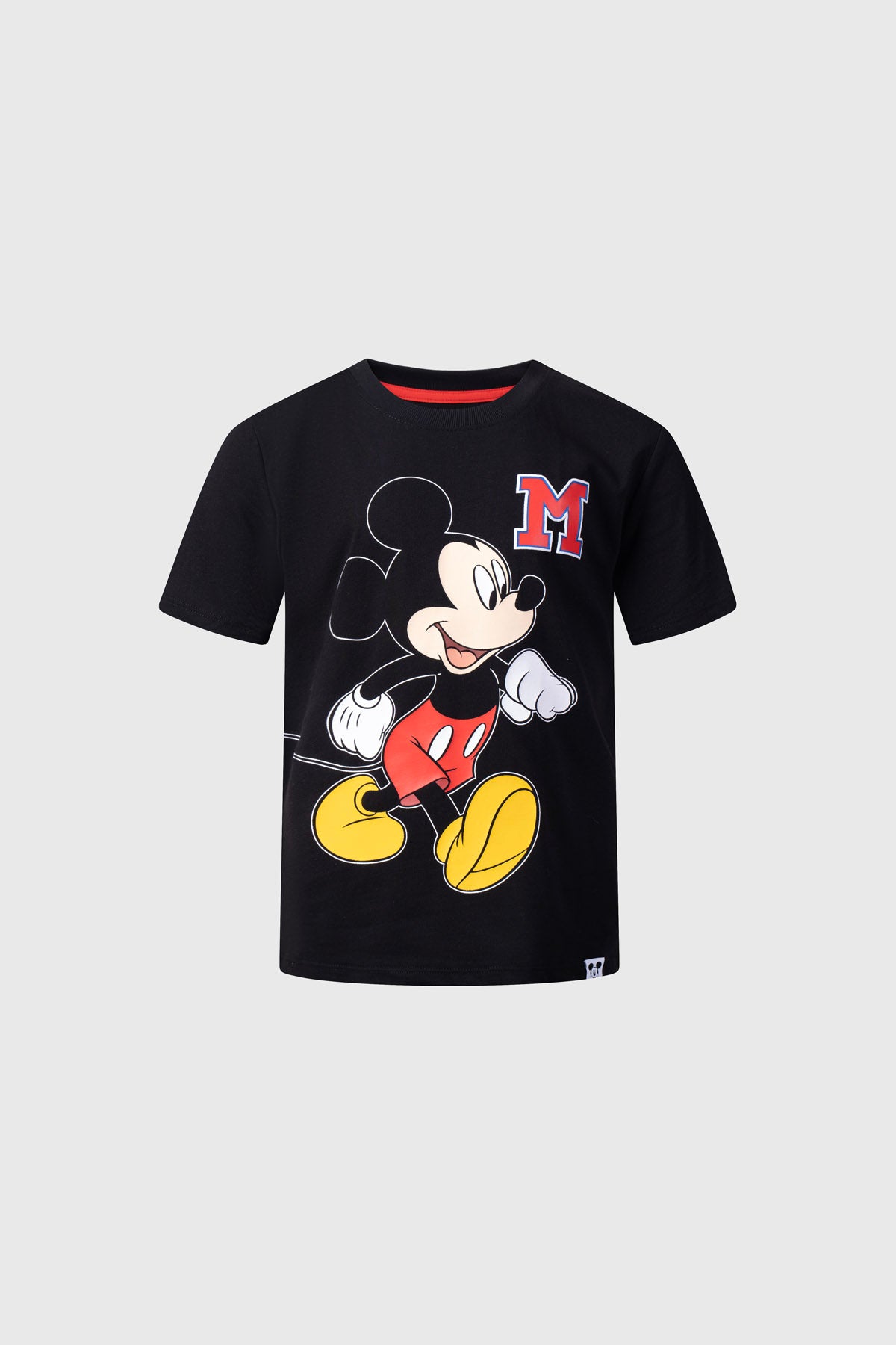 Polerón negro de niño con estampado de Mickey Mouse de Disney y letra M en el pecho