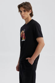 Polera negra de hombre con personaje de One Piece en el frente