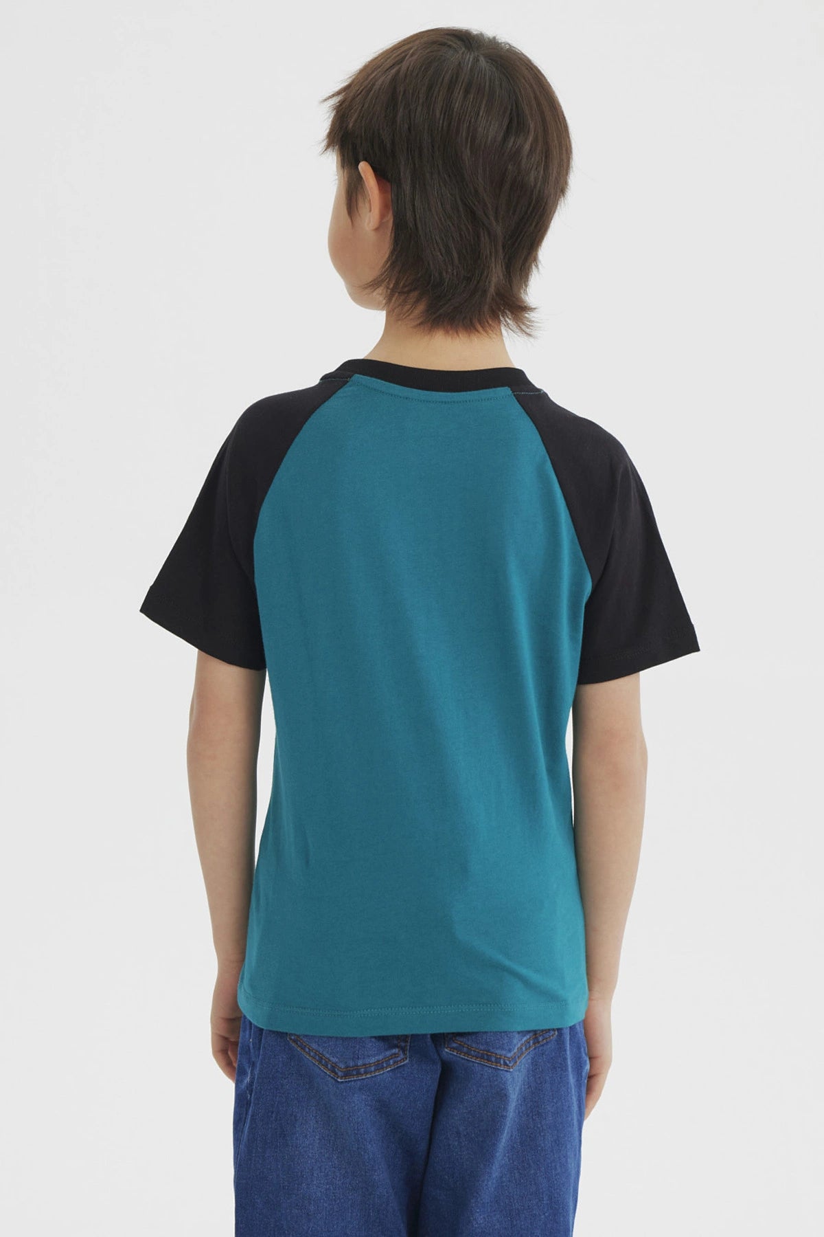 Polera niño verde con mangas negras estampado Trunks Dragon Ball Super al frente estilo animado tamaño grande